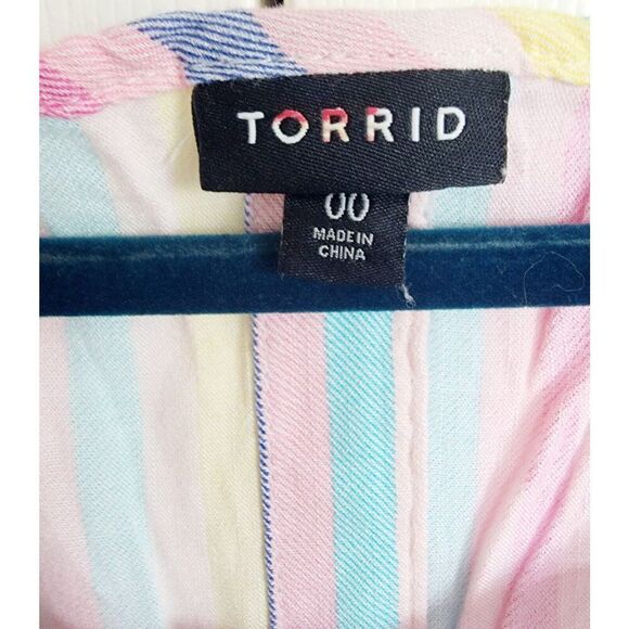 Torrid 00 Short Sleeve Blouse Vettical Striped Rear Button Pink Multi Scoop Neck - Picture 5 of 7